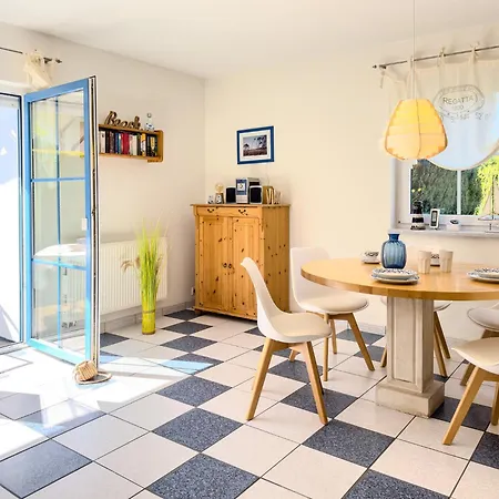 Ostseeschwimmer بيت للعطل ويك